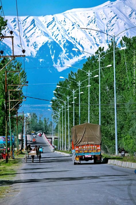 Srinagar – Gulmarg sightseeing (55 Kms)